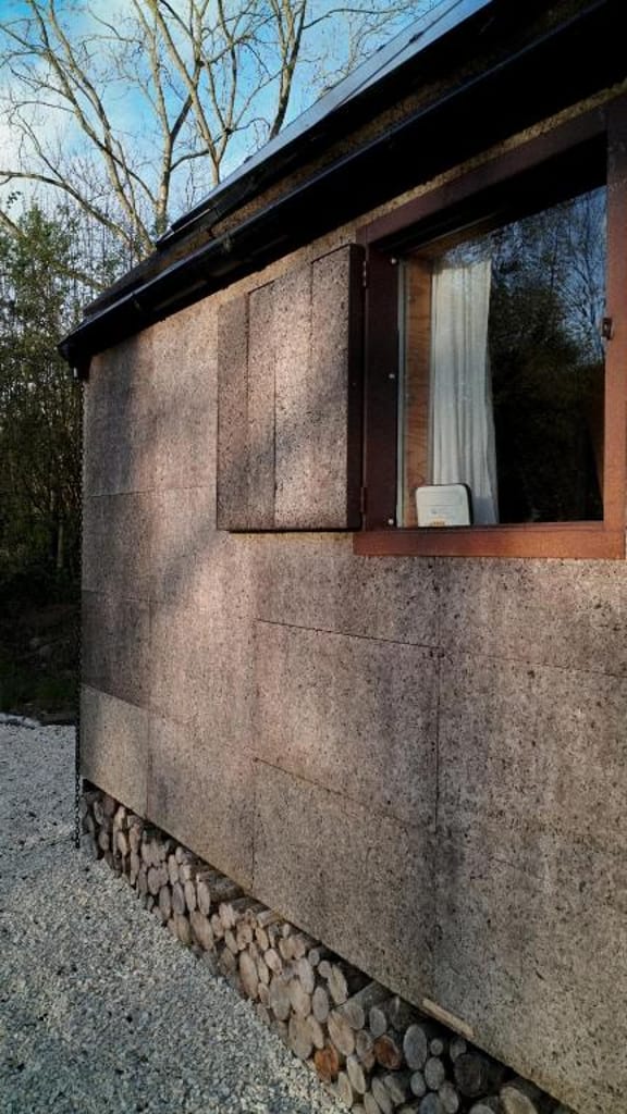 Korkhouse | off-grid tinyhouse cabin on its own mini island in Dorset