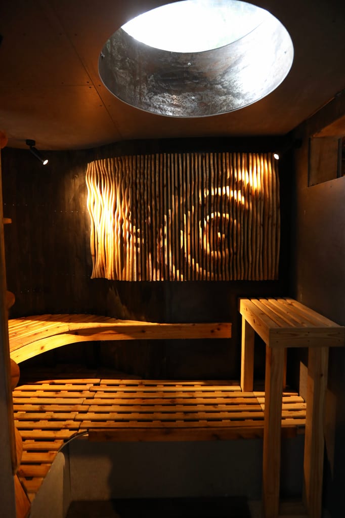 Zero Zero Treehouse architect-designed treetop retreat Glos