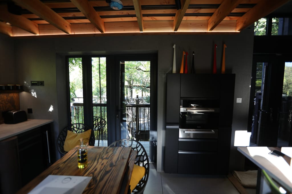 Zero Zero Treehouse architect-designed treetop retreat Glos