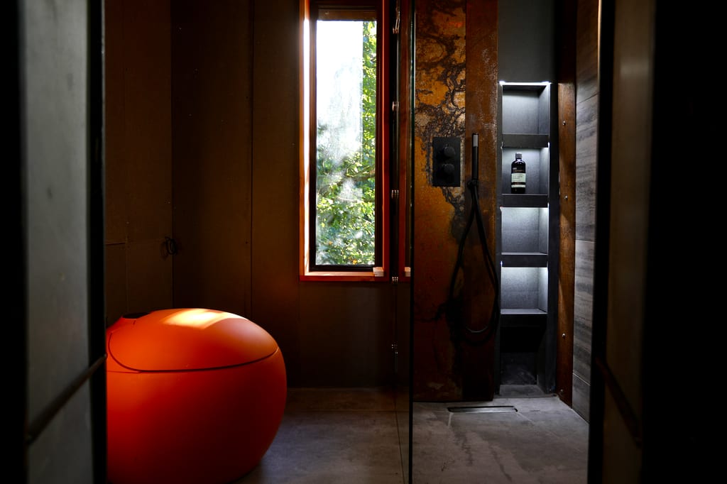 Zero Zero Treehouse architect-designed treetop retreat Glos