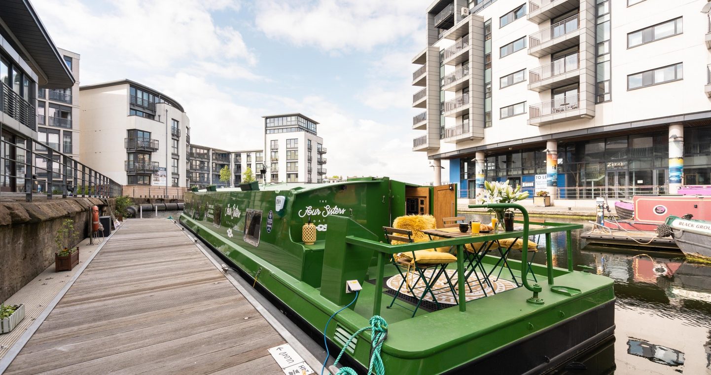 Holiday let boat in Edinburgh, offering scenic views of the city from the water