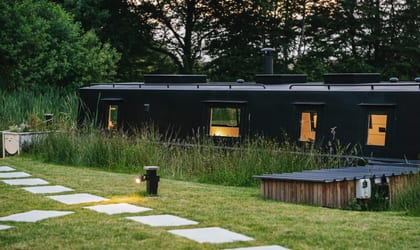 "Blackbird" boathouse for two in the water in North Devon