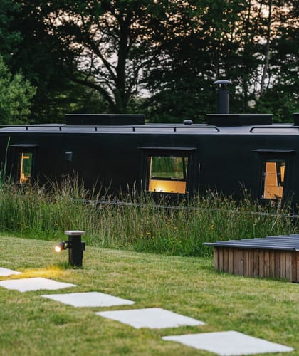 "Blackbird" boathouse for two in the water in North Devon